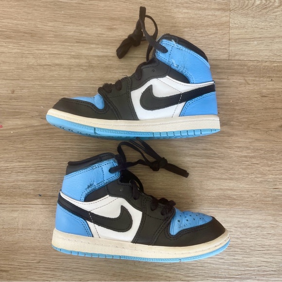 Air Jordan Retro 1 OG UNC Toe size 9 used with box ๐ฆ - Picture 2 of 6